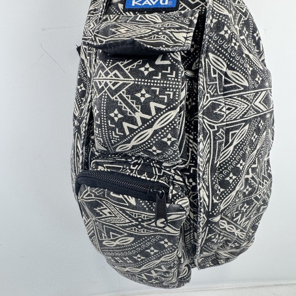 Kavu Geometric Rope Sling Bag Crossbody Purse Backpack Black White Tribal Hiking - Picture 9 of 15